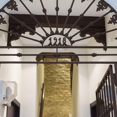 Las Columnas De Julia Seville Luaran gambar