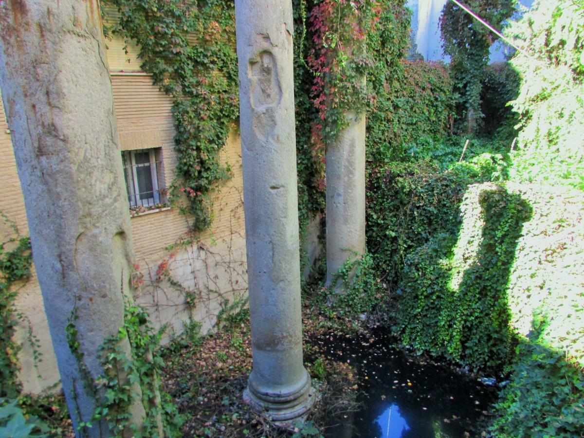 Las Columnas De Julia Seville Luaran gambar